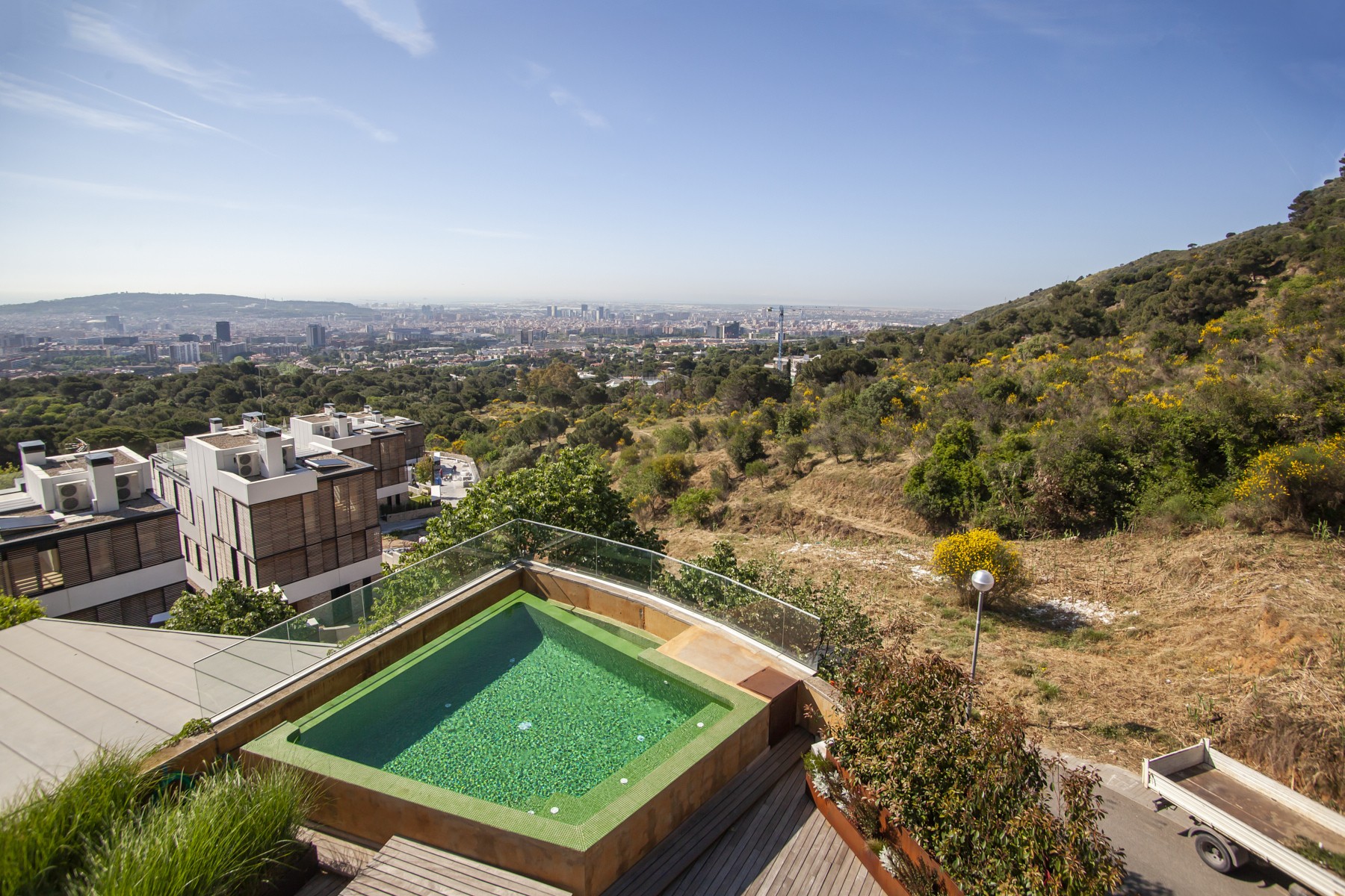 app.mge-alt - casa-de-lujo-en-venta-en-barcelona-piscina